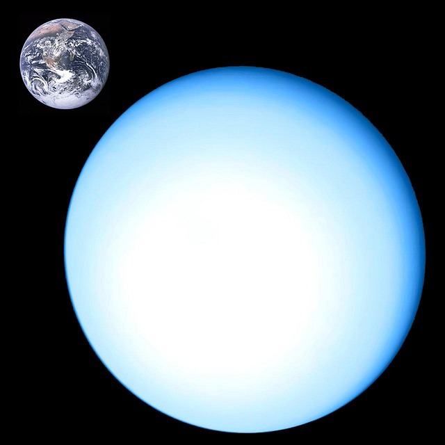 Planeta Uran v pozadí planeta Země
